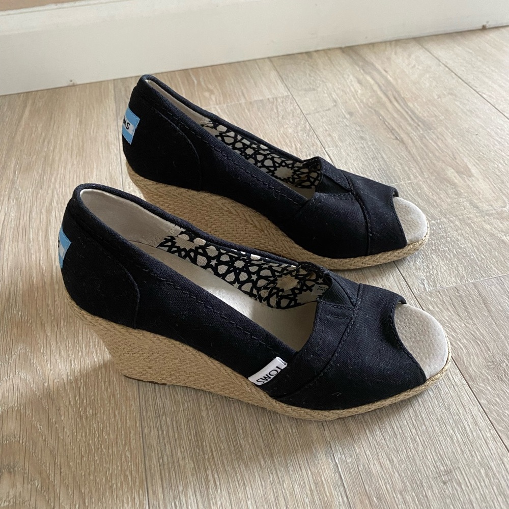 Tom’s wedge heeled shoes